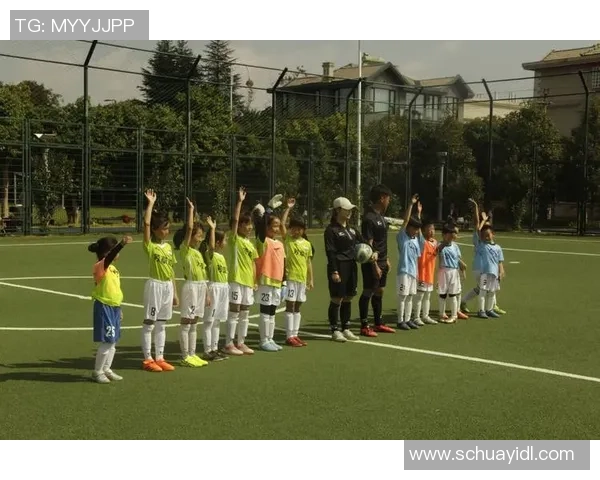 卡纸足球杯创意大赛让孩子们在游戏中体验团队合作与环保乐趣